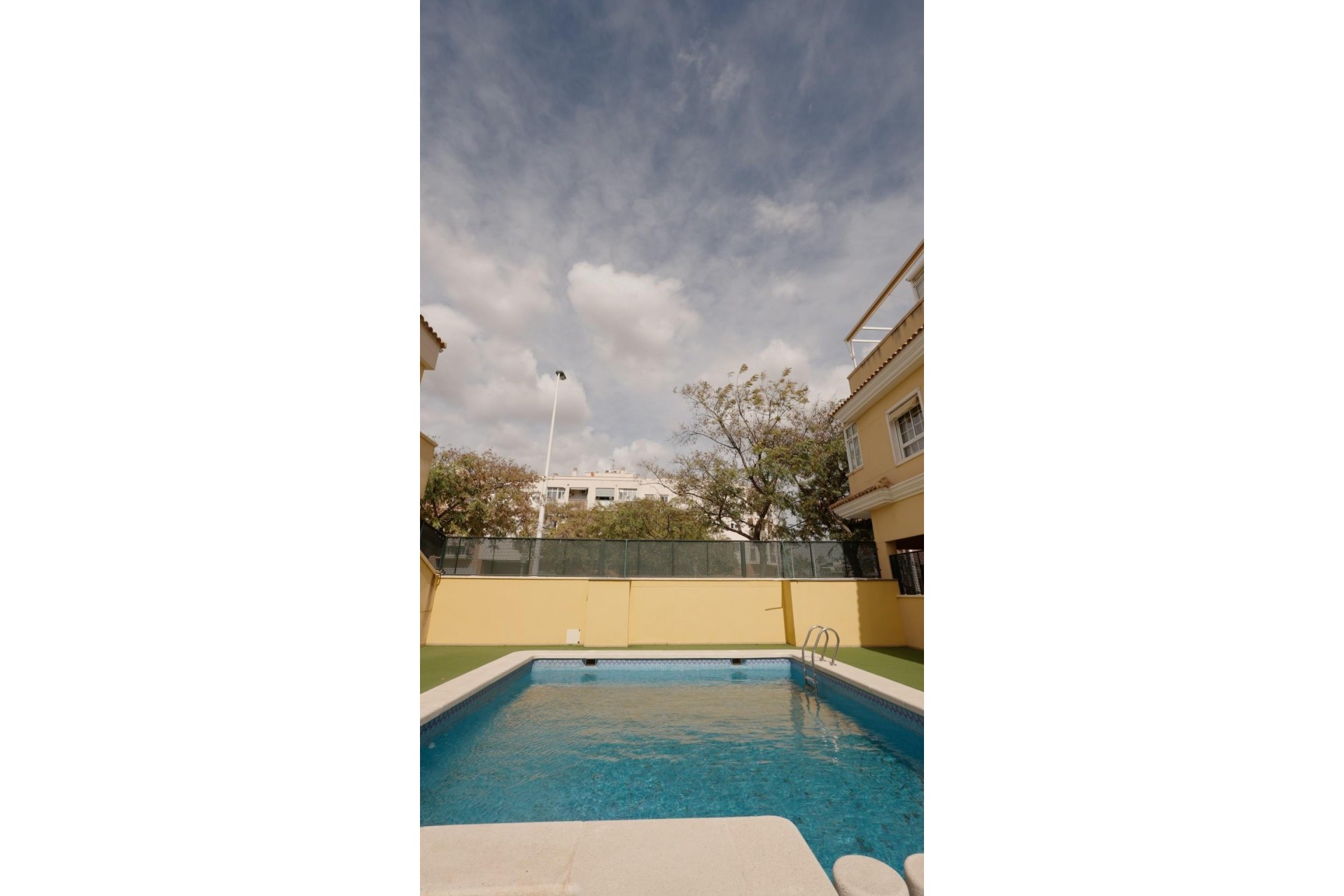 Revente - Bungalow - Elche - Campo de Fútbol