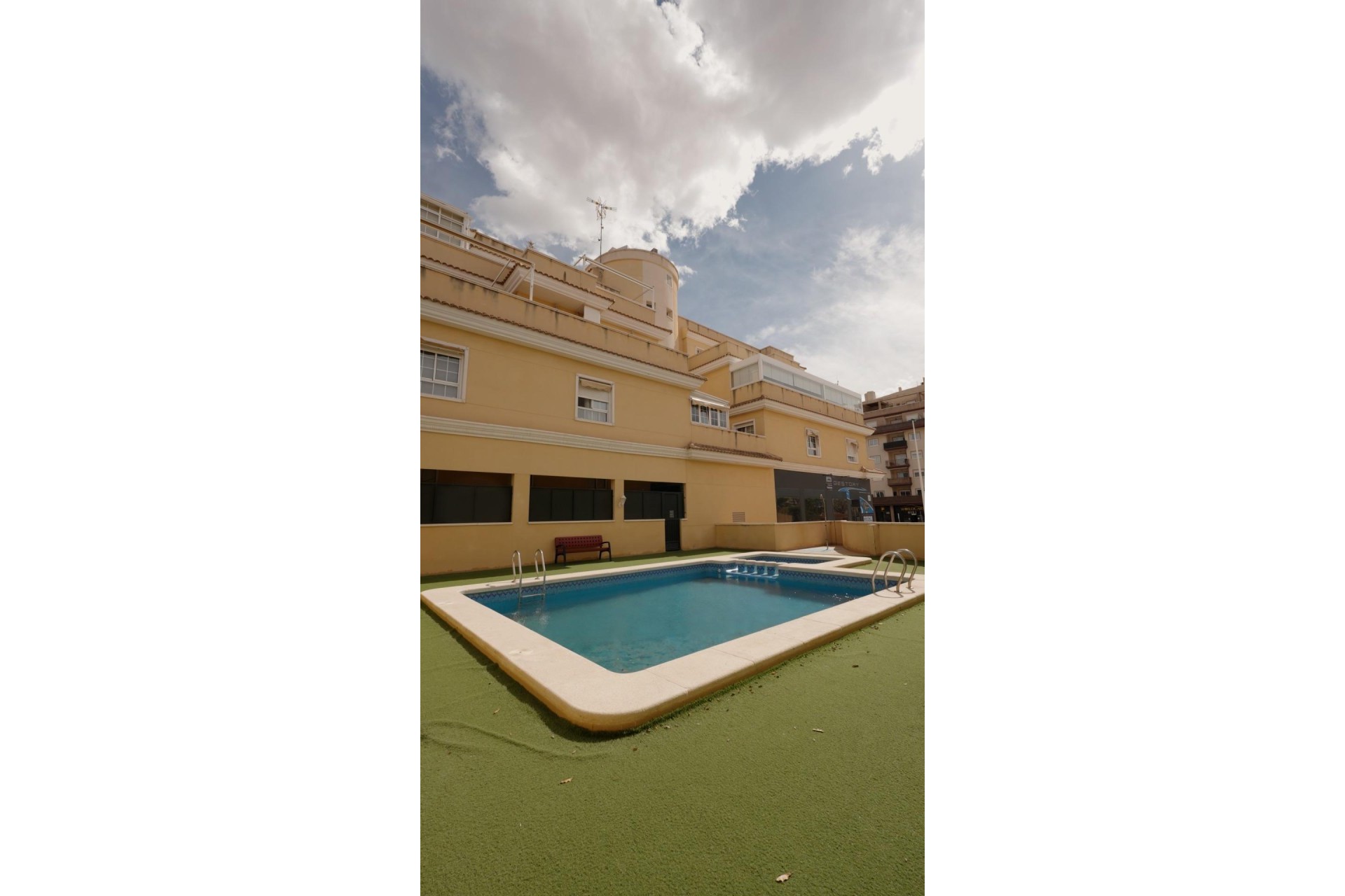 Revente - Bungalow - Elche - Campo de Fútbol