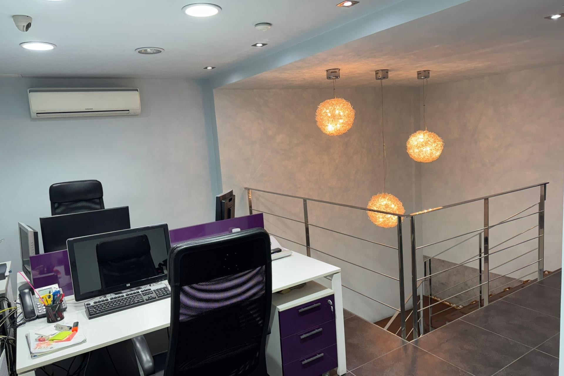 Revente - Commercial - Elche - Center