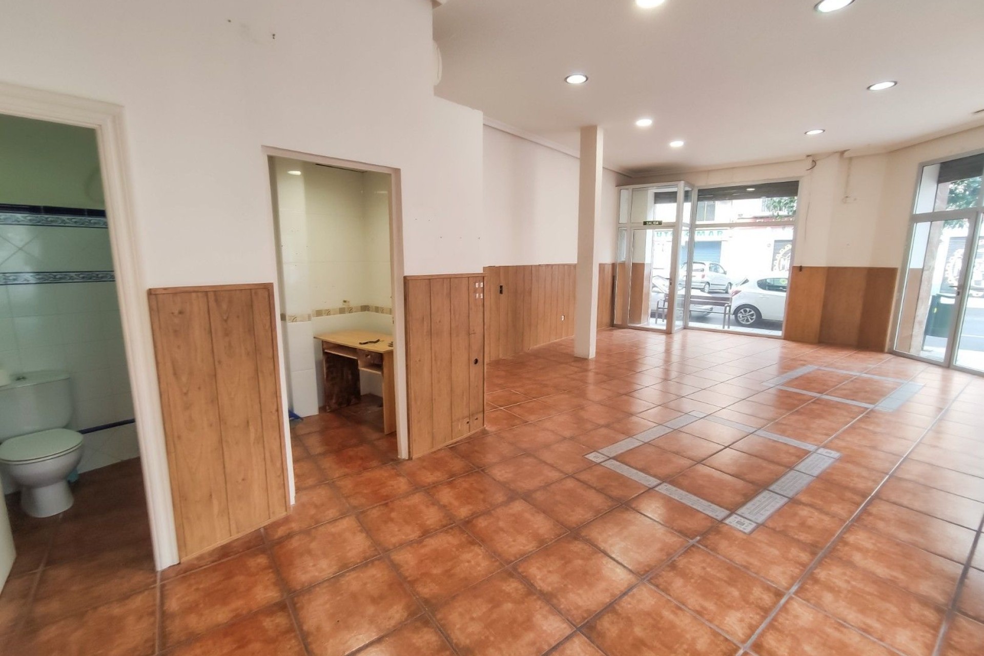 Revente - Commercial - Elche - Corte Ingles