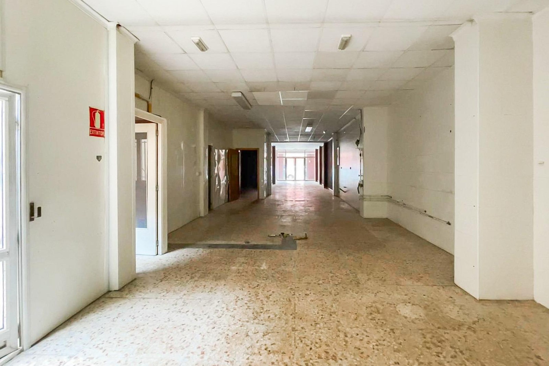 Revente - Commercial - Muro de Alcoy - Centro