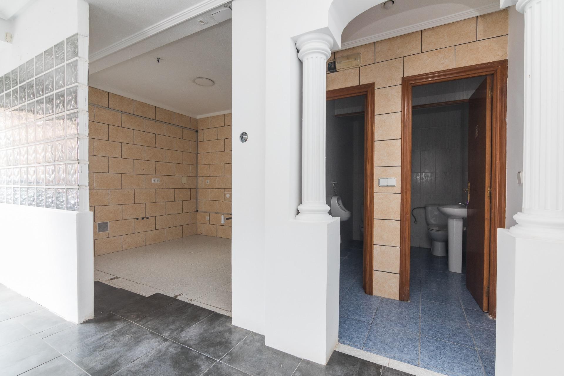 Revente - Commercial - Torrellano - Centro