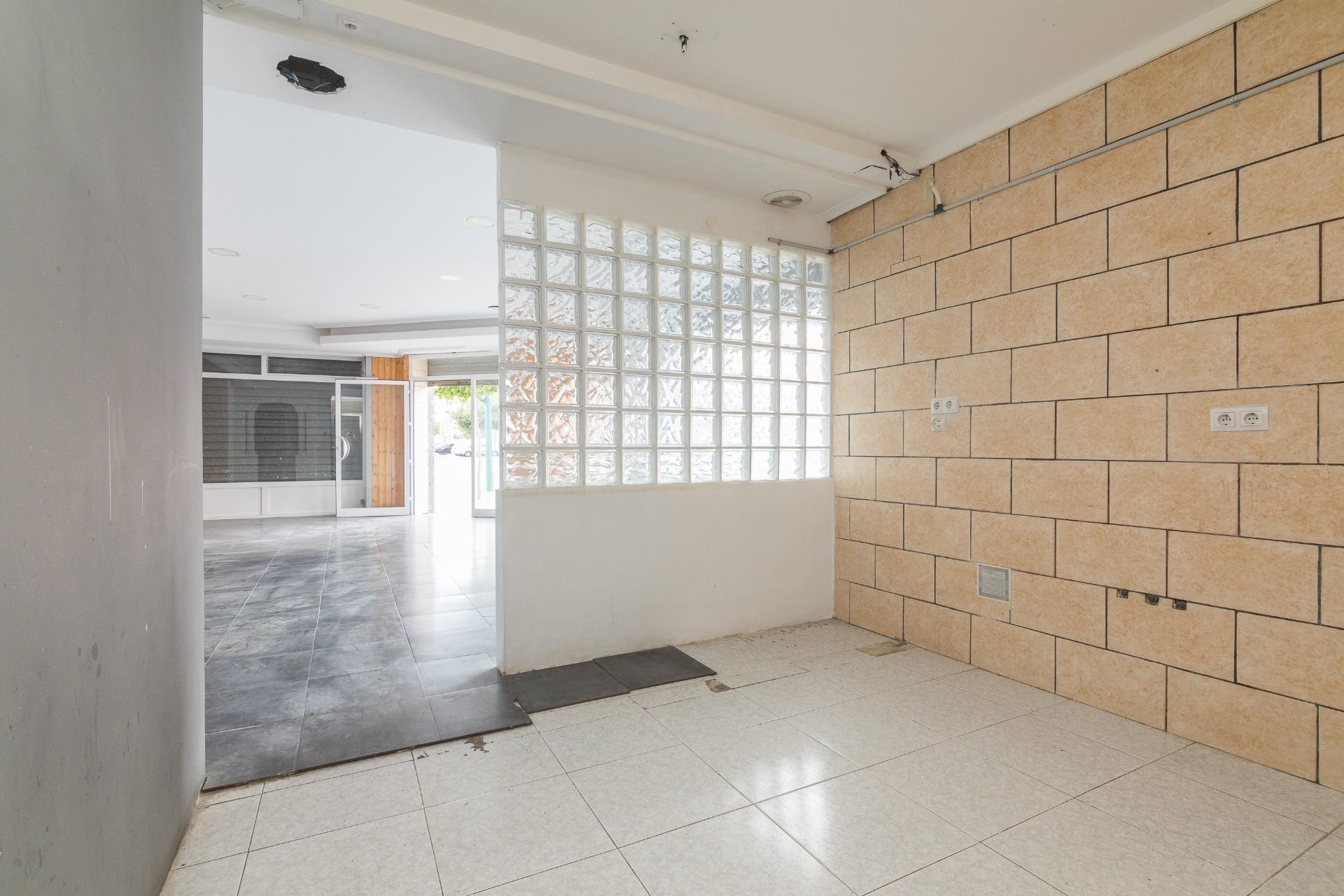 Revente - Commercial - Torrellano - Centro