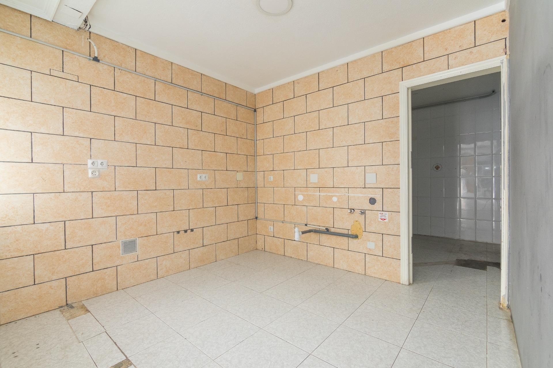 Revente - Commercial - Torrellano - Centro