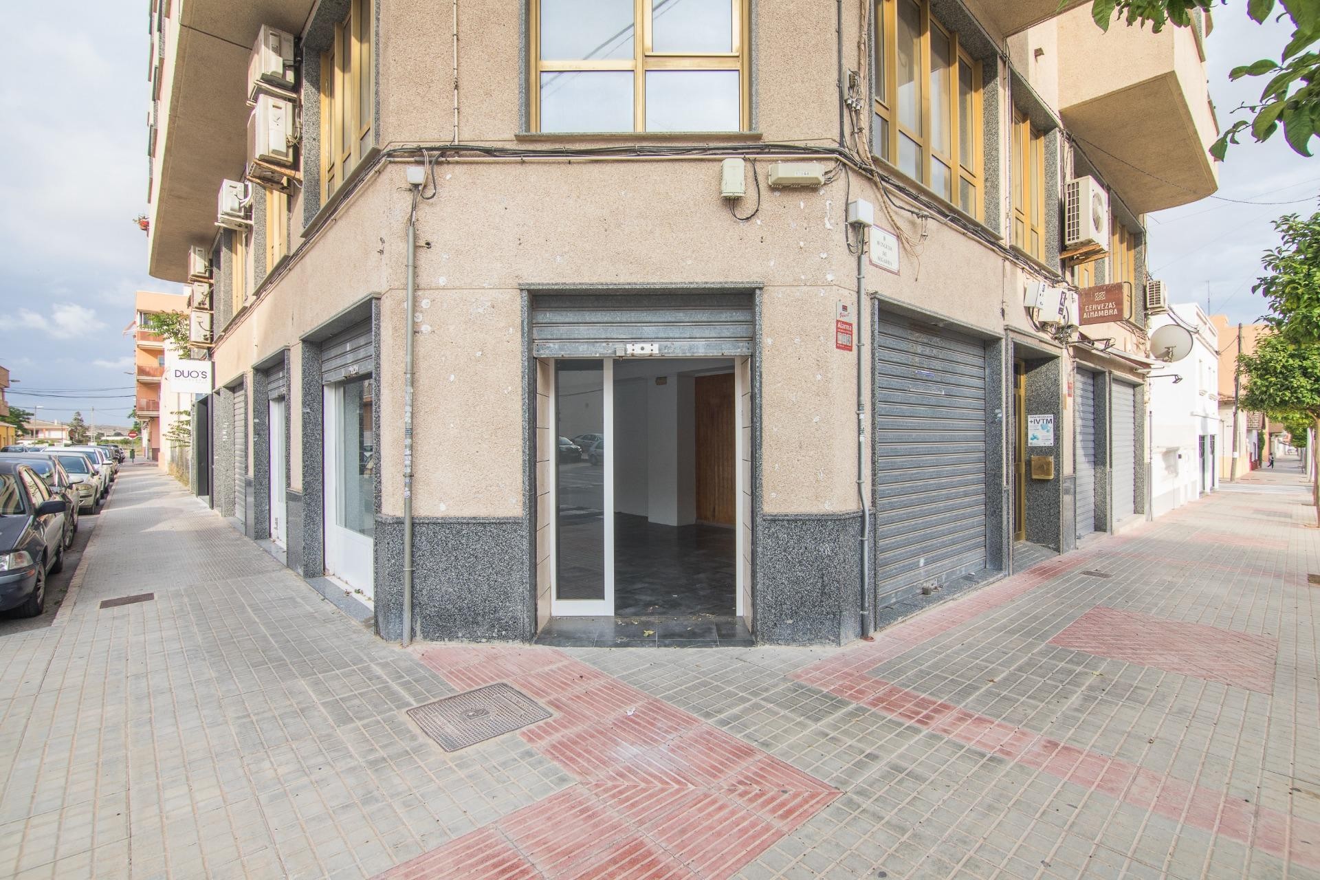Revente - Commercial - Torrellano - Centro