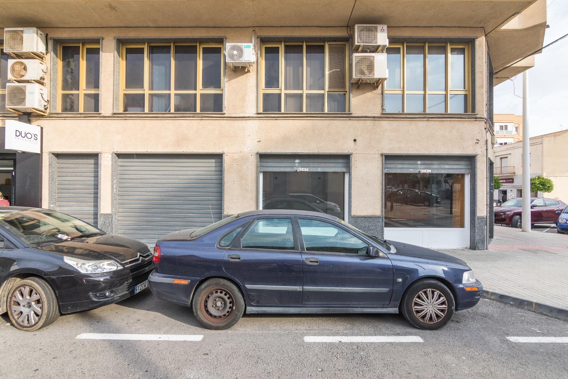 Revente - Commercial - Torrellano - Centro