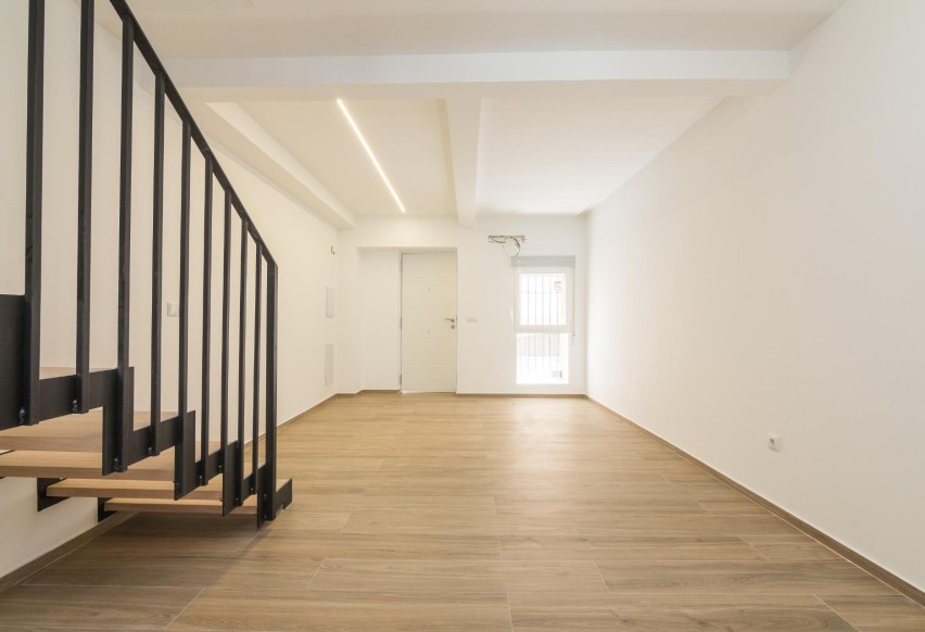 Revente - Triplex - Elche - Raval - Puertas Coloradas