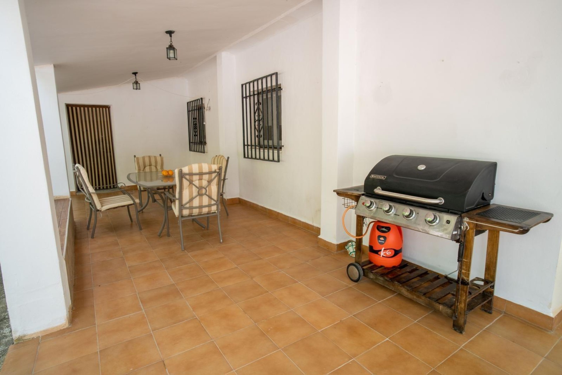 Revente - Ville - Castalla - Confiters