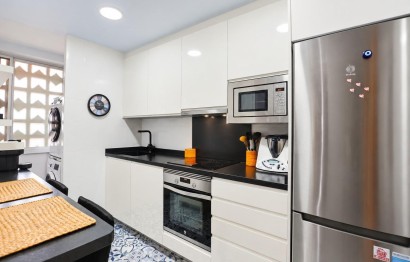Resale - Apartment / flat - Arenales del Sol - Tercera linea playa