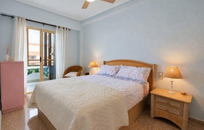 Resale - Apartment / flat - Arenales del Sol - Tercera linea playa