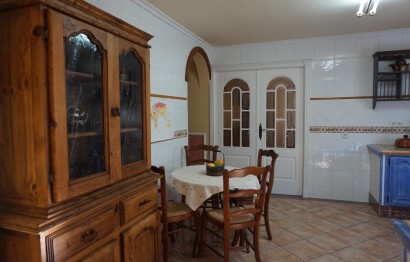 Resale - Villa - Perleta - Maitino-Perleta