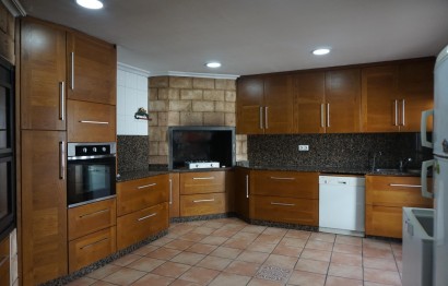Resale - Villa - Perleta - Maitino-Perleta