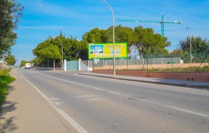 Resale - Plot / Land - Pilar de la Horadada - PILAR DE LA HORADADA