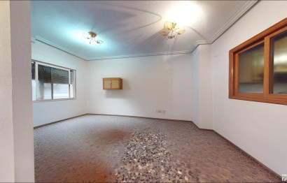 Resale - Apartment / flat - Elche - Torreta - Portalada