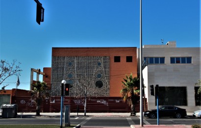 Reventa - Plot - Alicante - Babel
