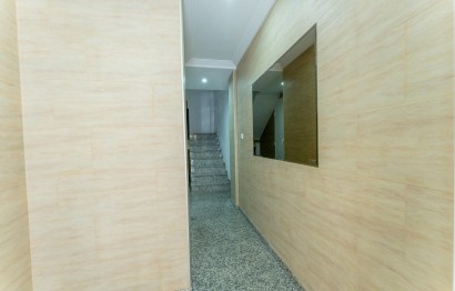 Resale - Apartment / flat - Elche - Sector V