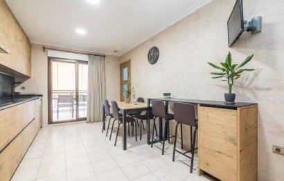 Resale - Apartment / flat - Elche - Torreta - Portalada