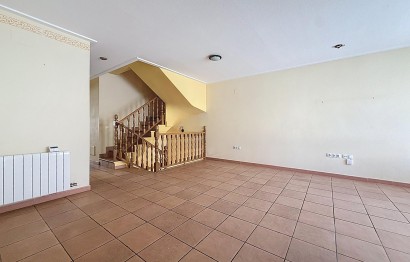 Resale - Townhouse - Onil - San Jaime