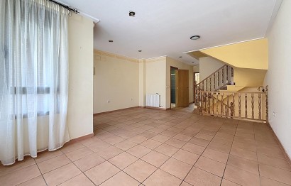 Resale - Townhouse - Onil - San Jaime