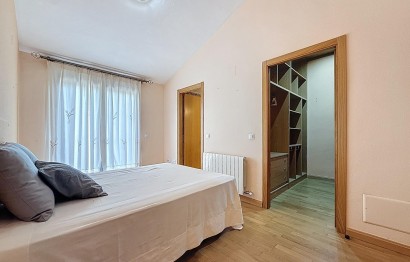 Resale - Townhouse - Onil - San Jaime