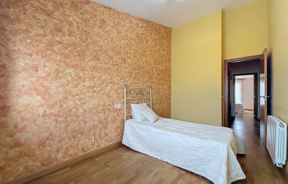 Resale - Townhouse - Onil - San Jaime