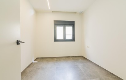 Revente - Triplex - Elche - Raval - Puertas Coloradas