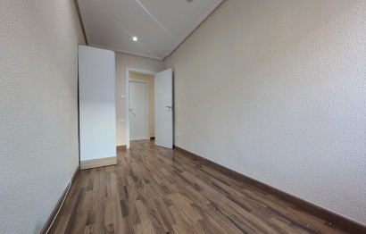 Alquiler a largo plazo - Apartamento / piso - Elche - Carrús Este