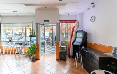 Resale - Commercial - Roquetas de Mar - Avenida Juan Carlos