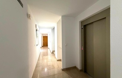 Reventa - Apartamento / piso - La hoya - Centro